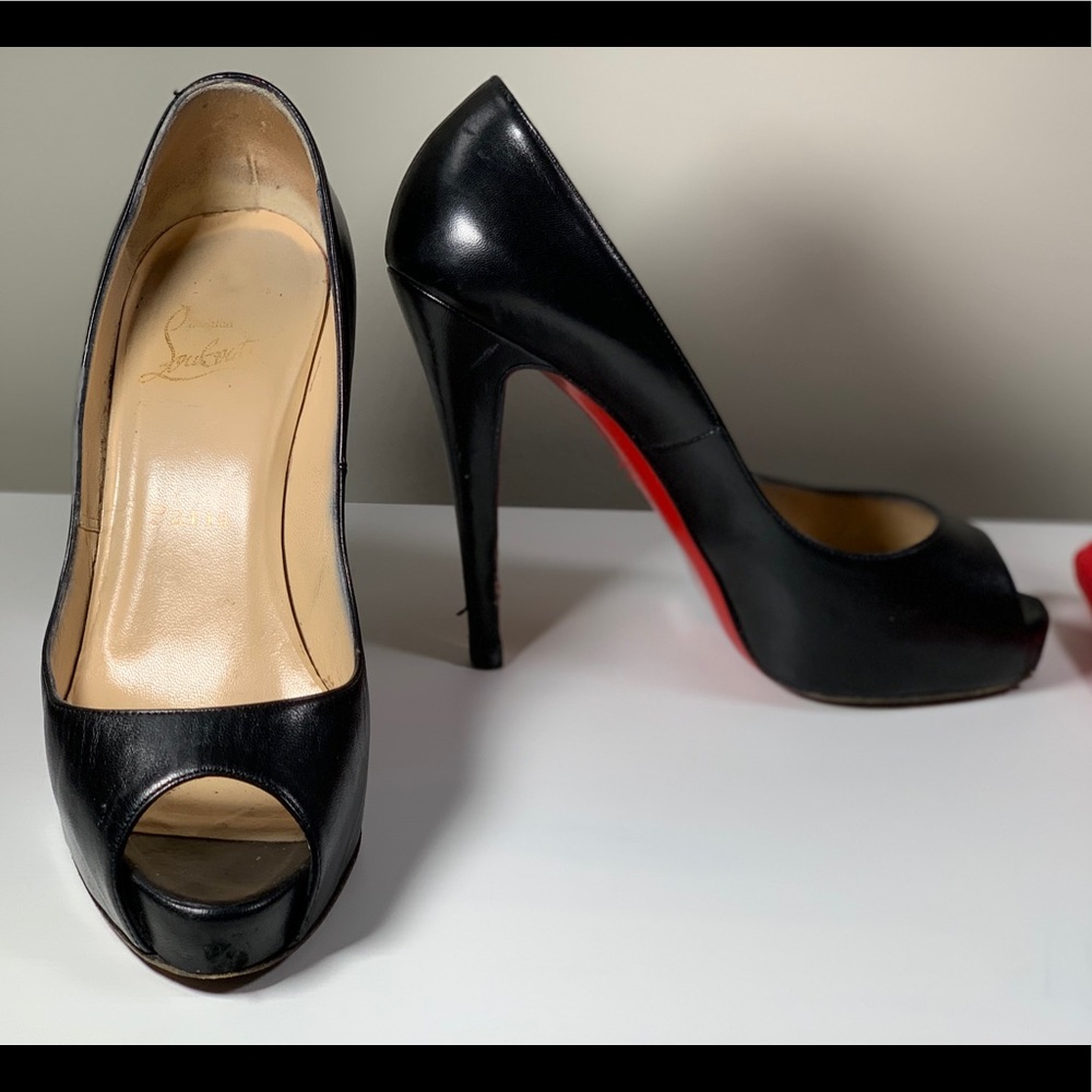 💯 Christian Louboutin kid leather very prive heel